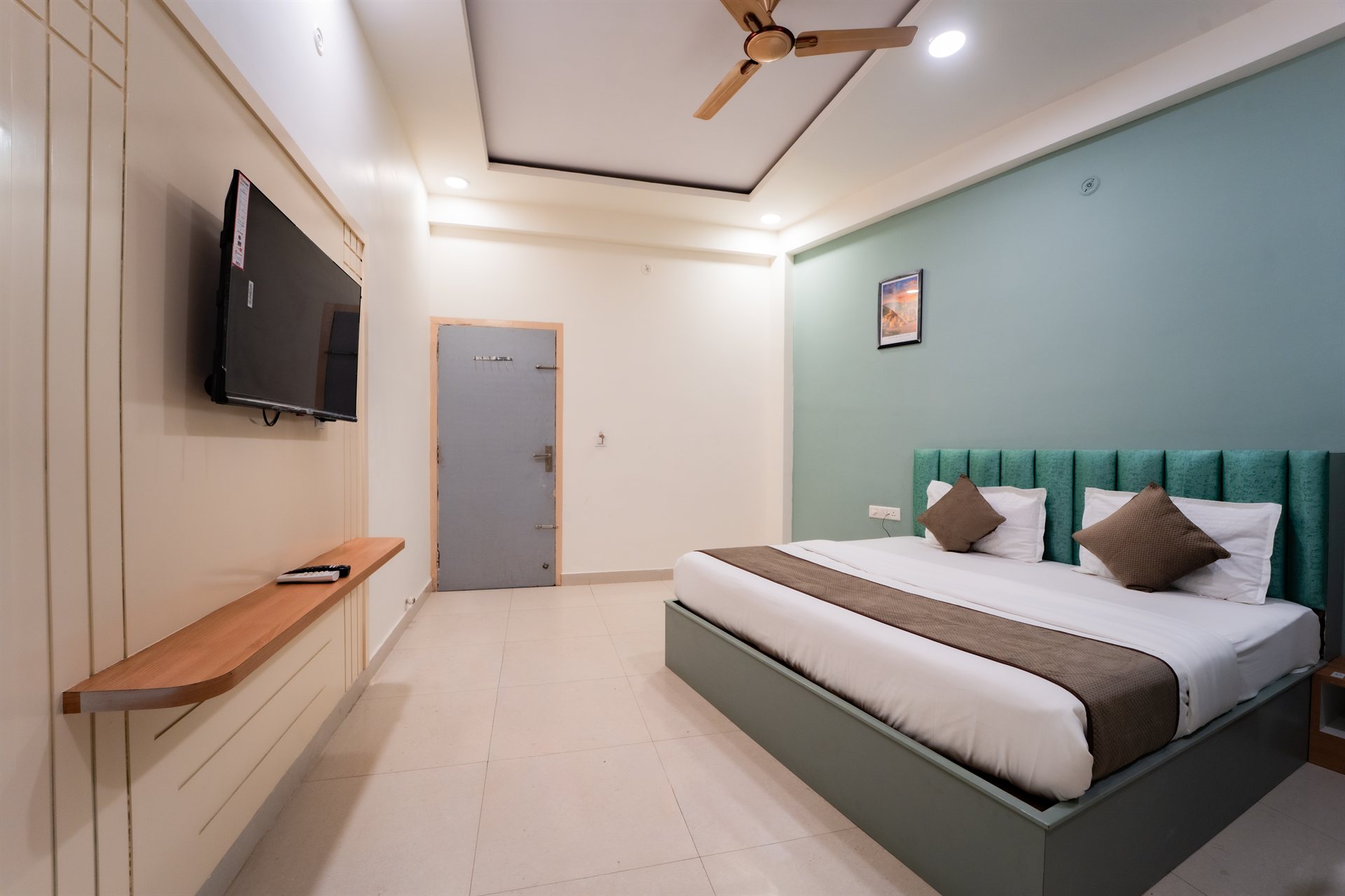 Premium Room Modern Architecture and Wardrobe