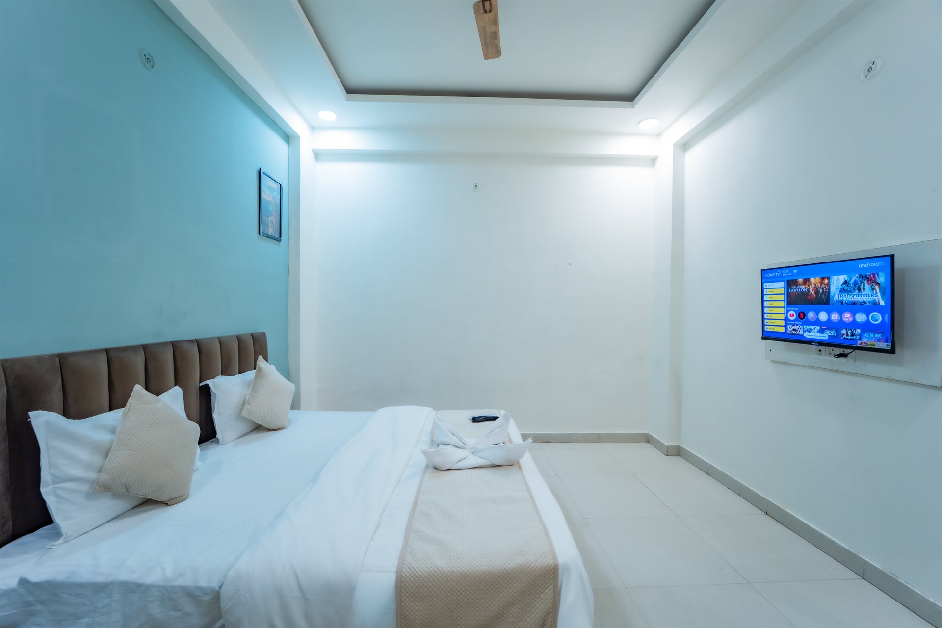 Deluxe Room Media Desk & Smart TV
